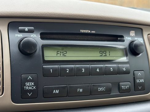 Used 2005 Toyota Corolla CE image 16