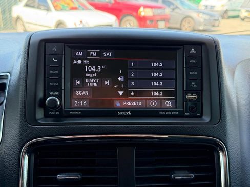 Used 2018 Dodge Grand Caravan SE w/ UConnect Hands-Free Group image 33