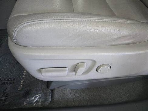 Used 2017 Toyota Sienna XLE image 23