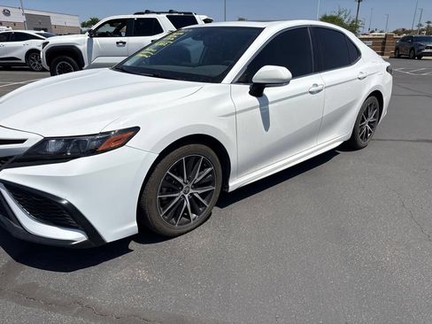 Used 2022 Toyota Camry SE w/ Audio Upgrade Package FWD image 2