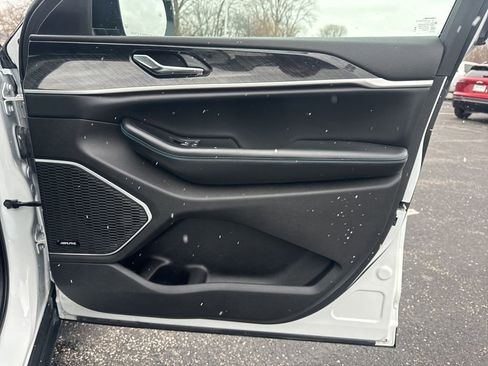 Used 2024 Jeep Grand Cherokee Trailhawk image 27