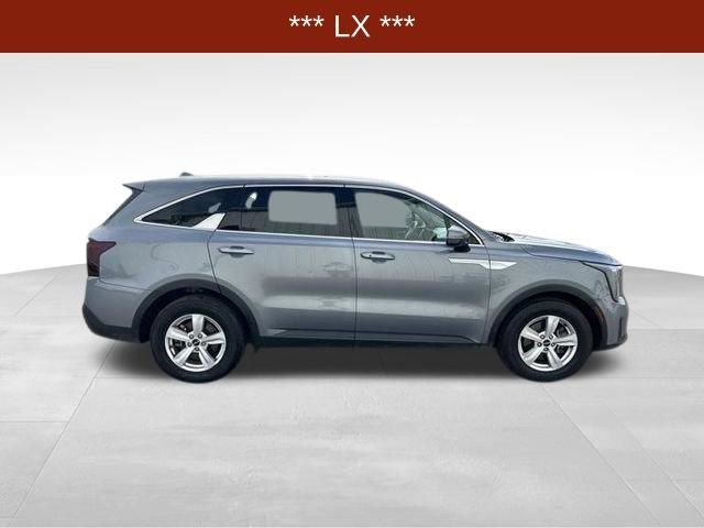 Used 2025 Kia Sorento LX FWD image 8