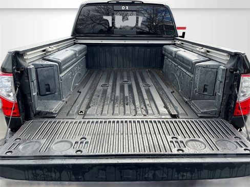 Used 2018 Nissan Titan PRO-4X w/ Pro-4x Convenience Package image 27