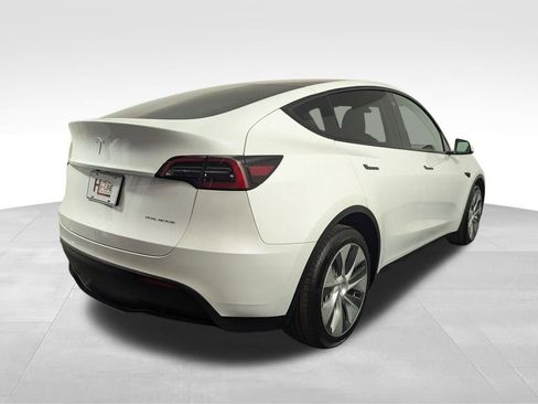 Used 2023 Tesla Model Y Long Range image 21