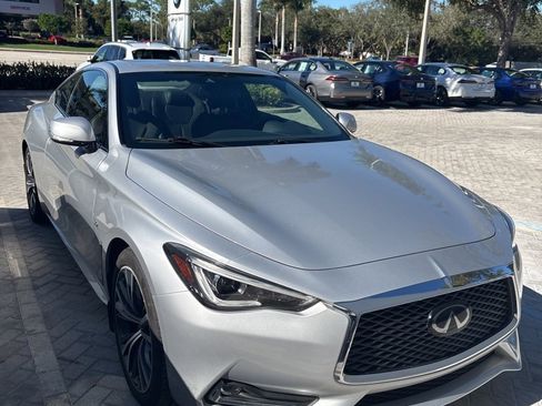 Used 2019 INFINITI Q60 3.0t Luxe w/ Essential Package image 3