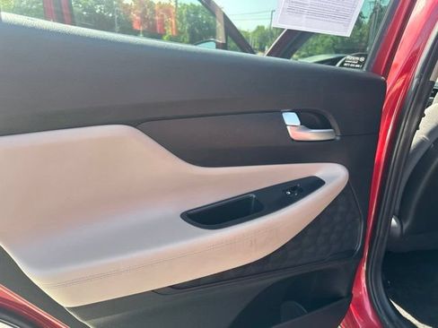 Used 2019 Hyundai Santa Fe SE AWD/4WD image 17
