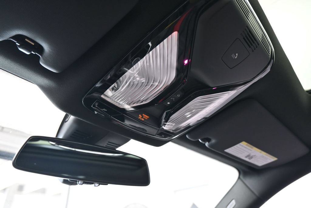 Used 2026 BMW M2 w/ Lighting Package RWD image 27