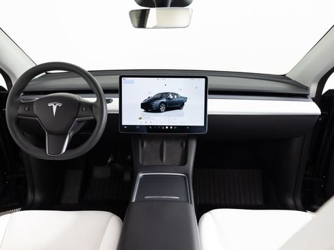 Used 2024 Tesla Model Y Long Range AWD/4WD image 35