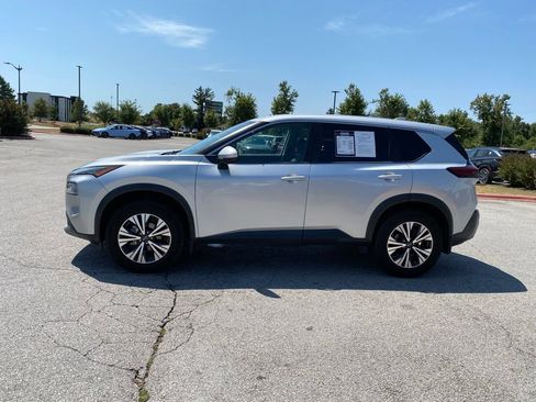 Used 2022 Nissan Rogue SV FWD image 4