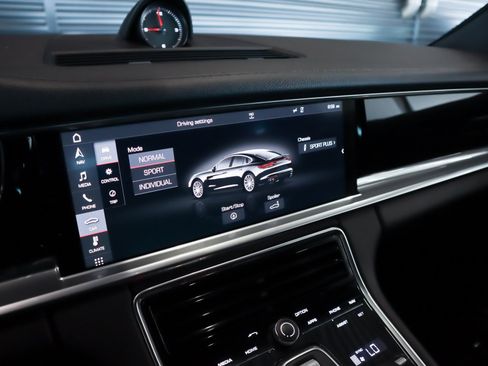 Used 2018 Porsche Panamera image 21