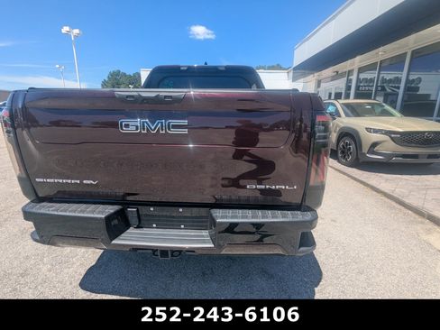 Used 2025 GMC Sierra EV Denali AWD/4WD image 7