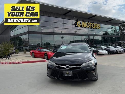 Used 2017 Toyota Camry LE image 1
