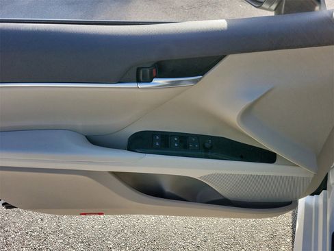 Used 2020 Toyota Camry LE image 13