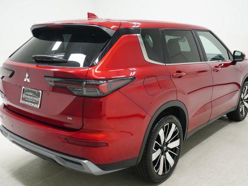 Used 2025 Mitsubishi Outlander SE FWD image 4