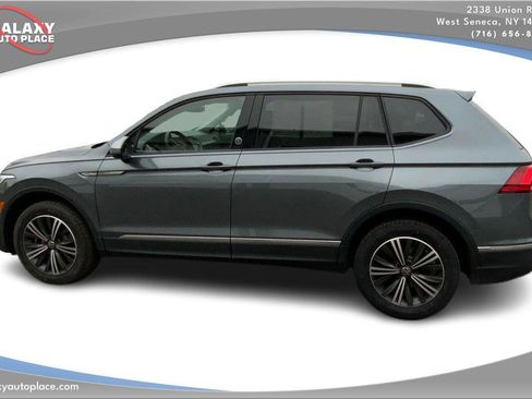 Used 2024 Volkswagen Tiguan SE image 8