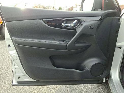 Used 2022 Nissan Rogue Sport SV w/ Technology Package image 12