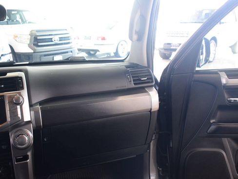 Used 2019 Toyota 4Runner SR5 AWD/4WD image 23