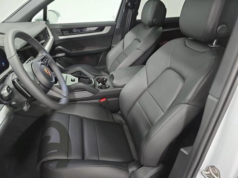 Certified 2026 Porsche Cayenne AWD/4WD image 5