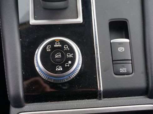 Used 2024 Mitsubishi Outlander SE image 11