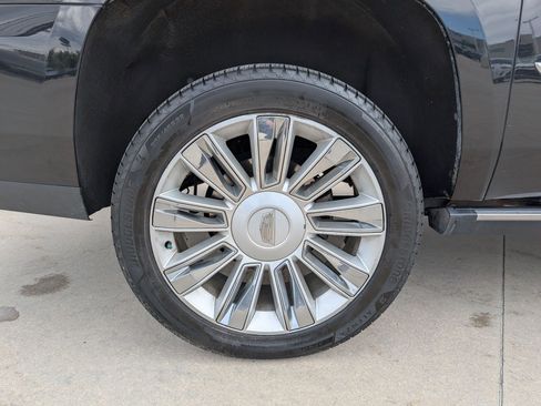 Used 2019 Cadillac Escalade ESV Platinum AWD/4WD image 12