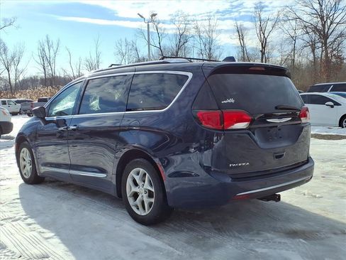 Used 2017 Chrysler Pacifica Touring-L Plus w/ Tire & Wheel Group image 6