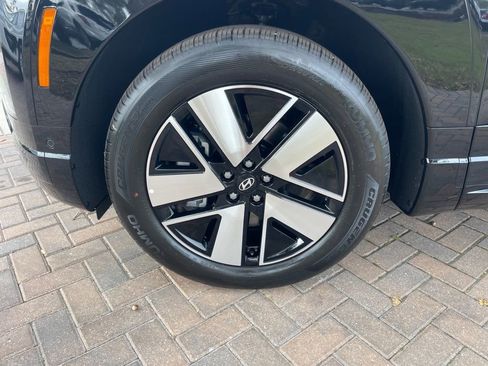 Used 2026 Hyundai Ioniq 9 SEL w/ Tow & Go Package image 9