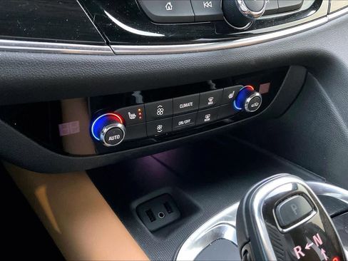 Used 2018 Buick Enclave Essence w/ Trailering Package image 33