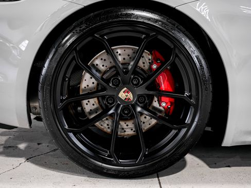 Used 2022 Porsche 718 Boxster Spyder RWD image 46