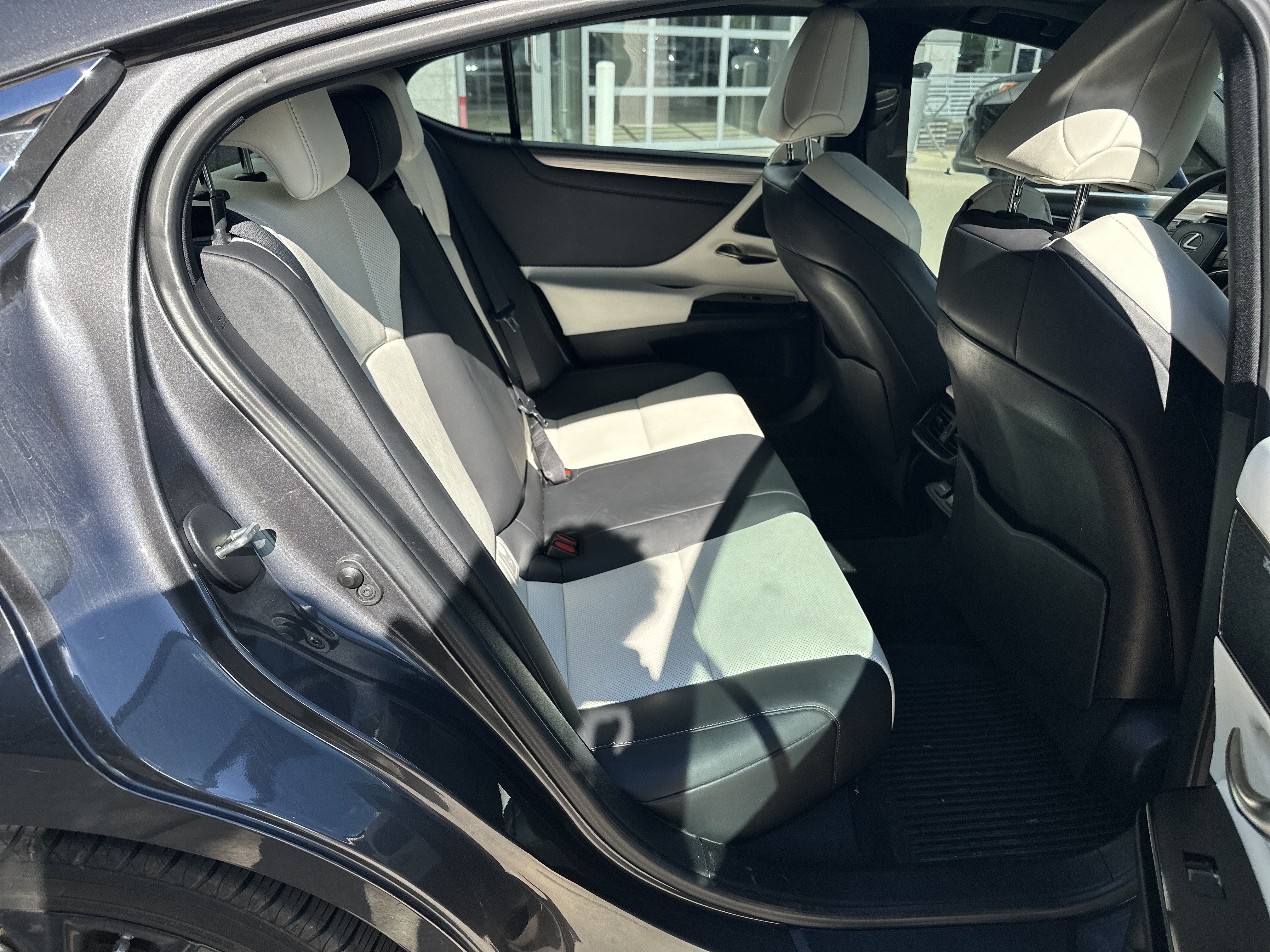 Used 2024 Lexus ES 350 F Sport w/ Accessory Package (Z2) FWD image 27