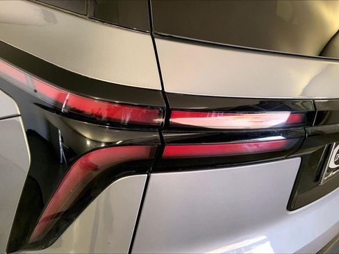 Used 2024 Chevrolet Traverse LT AWD/4WD image 28