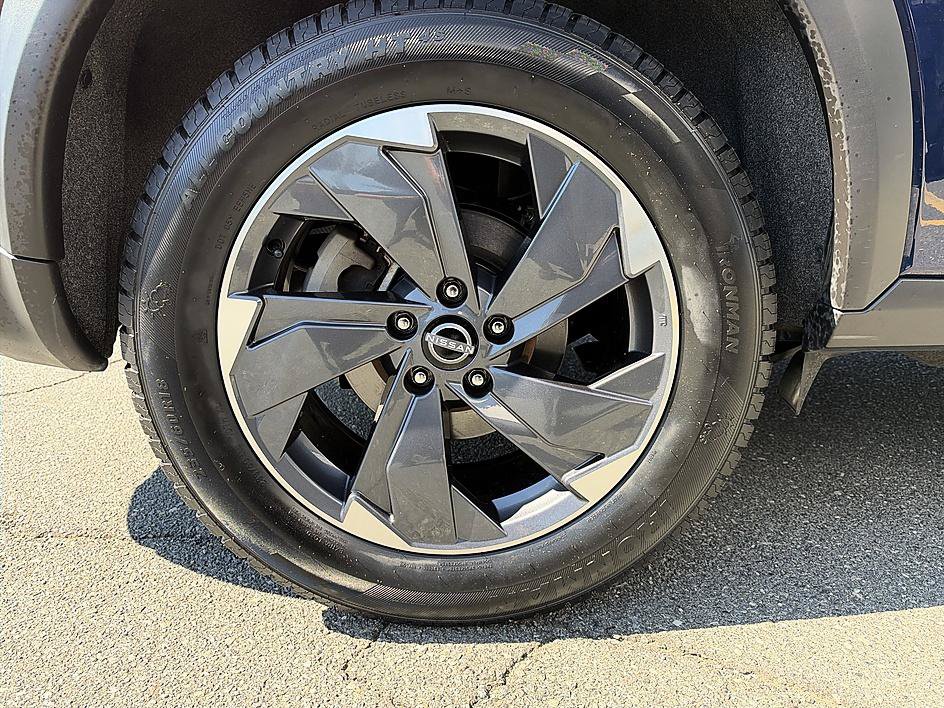 Certified 2025 Nissan Rogue SV AWD/4WD image 11