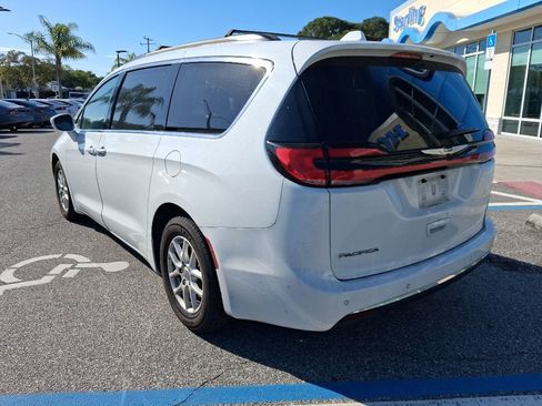 Used 2022 Chrysler Pacifica Touring-L FWD image 7