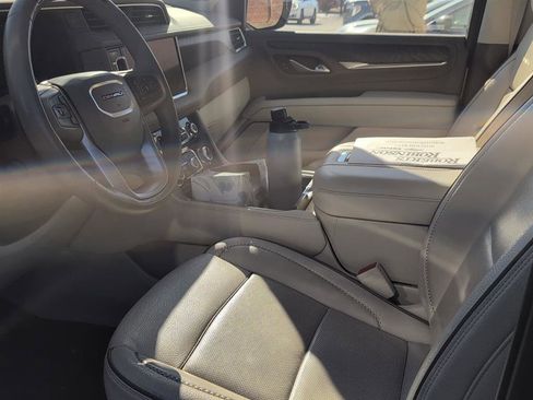 Used 2024 GMC Yukon XL Denali w/ Advanced Technology Package image 3