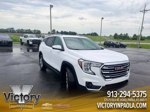 Used 2023 GMC Terrain SLT FWD image 1