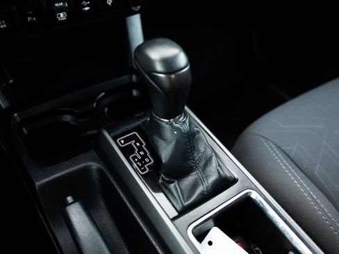 Used 2018 Toyota Tacoma TRD Sport image 21