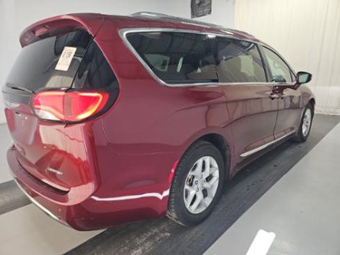 Used 2019 Chrysler Pacifica Limited FWD image 3