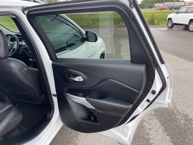 Used 2018 Jeep Cherokee Overland w/ Technology Group AWD/4WD image 49