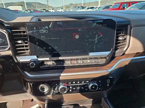 Used 2022 GMC Sierra 1500 SLT w/ SLT Convenience Package image 17