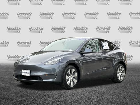 Used 2022 Tesla Model Y Long Range image 9