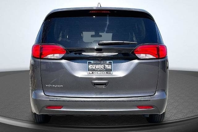 Used 2022 Chrysler Voyager LX FWD image 4