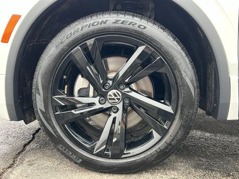 Used 2023 Volkswagen Tiguan SE R-Line image 10