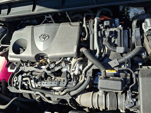Used 2023 Toyota Highlander XLE FWD image 28