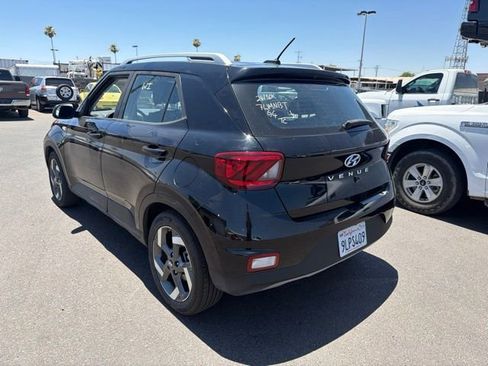 Used 2024 Hyundai Venue SEL FWD image 3