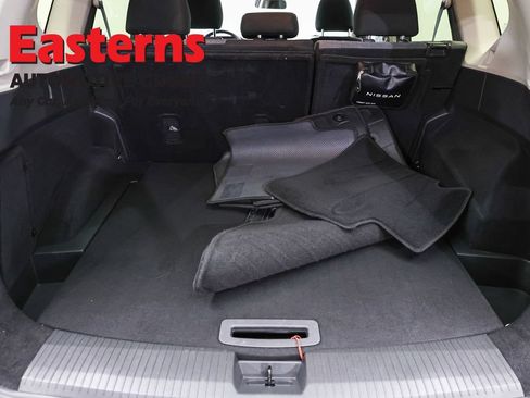 Used 2023 Nissan Rogue SV AWD/4WD image 9