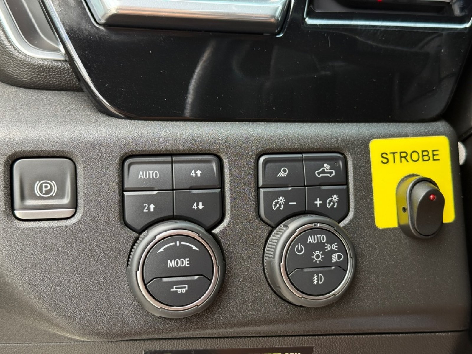 Used 2023 Chevrolet Silverado 1500 LTZ w/ LTZ Convenience Package II AWD/4WD image 33