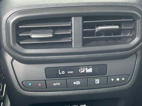 Used 2025 Honda Pilot Touring image 17