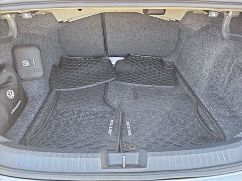 Used 2023 Volkswagen Jetta SE w/ Panoramic Sunroof Package FWD image 6