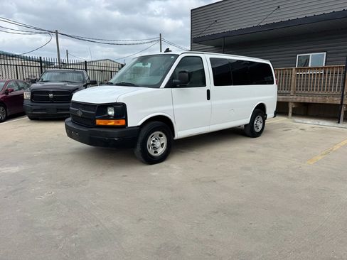 Used 2017 Chevrolet Express 2500 LS image 2