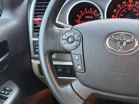 Used 2011 Toyota Tundra 4x4 CrewMax image 21