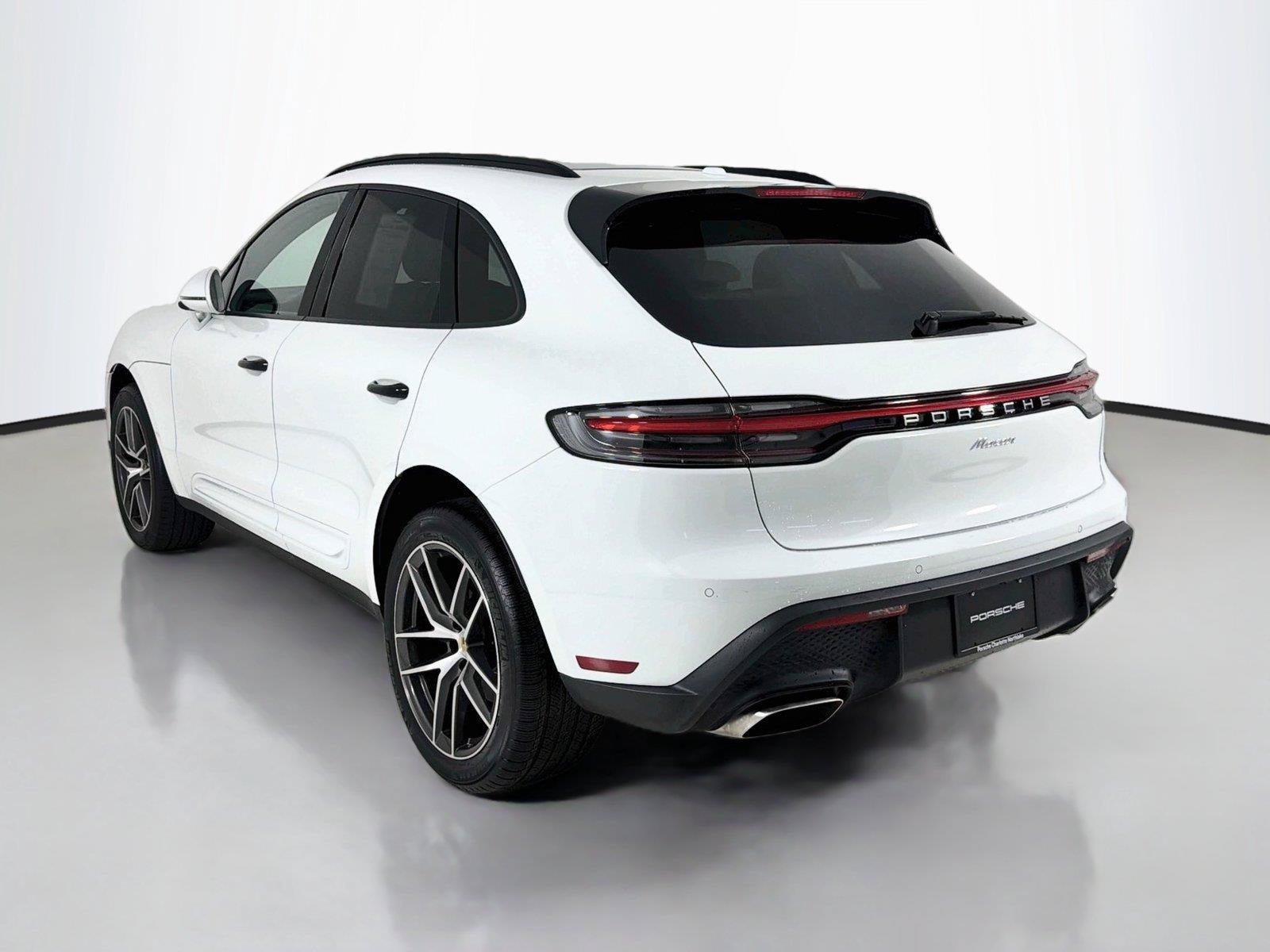 Certified 2023 Porsche Macan AWD/4WD image 3
